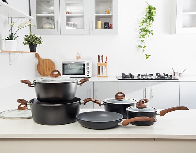 Royalford Aluminium Casserole Cookware Set with Glass Lids 9Pcs | Induction safe Pots & Pans with Non-Stick Marble Coating | Stock Pots with Tempered Glass Lid & Strong Wooden Handles -