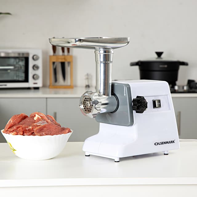 Olsenmark Meat Grinder,800W- 3 Mincing Plates - Powerful Motor - Stainless Steel Blades - Rubber - 181346