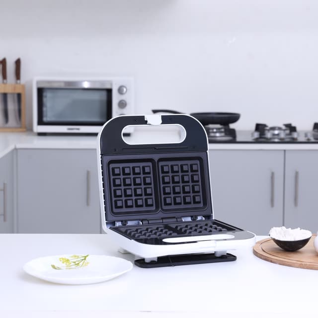 جهاز صنع الوافل باستطاعة 700 وات Geepas Electric Waffle Maker