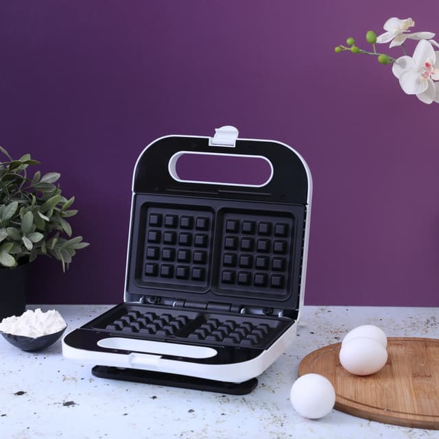 جهاز صنع الوافل باستطاعة 700 وات Geepas Electric Waffle Maker