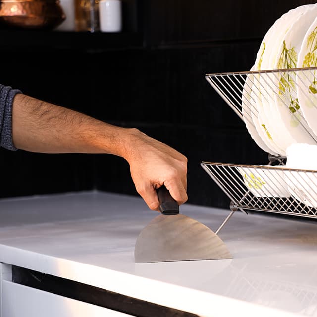 مكشطة مطبخ متعددة الاستخدامات ستانلس ستيل 6 بوصة رويال فورد Royalford  Stainless Steel Scraper - Portable Ergonomic Long Handle Multi-Purpose Slanted Blade Cutter