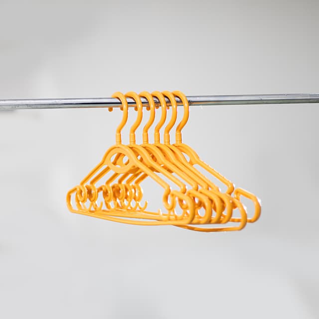 مجموعة علاقات ملابس 6 قطع Royalford - Hanger- 6Pcs/Set/Yellow