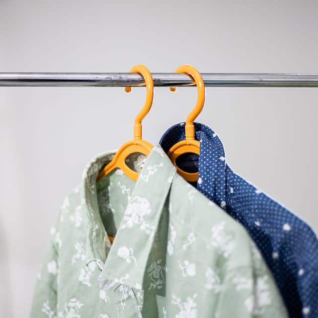 مجموعة علاقات ملابس 6 قطع Royalford - Hanger- 6Pcs/Set/Yellow