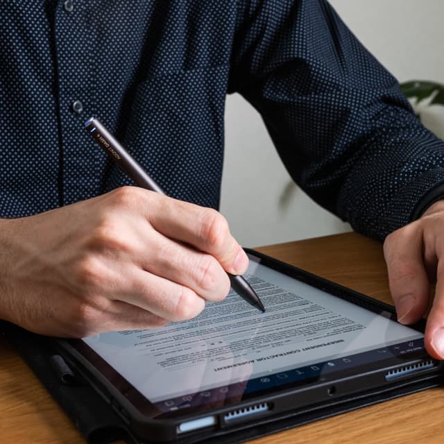 قلم آيباد بوضعين تشغيل وشحن مغناطيسي بلون أسود Dash 4 Fine Point Stylus - Universal Digital Pen for Apple and Android Devices - Adonit