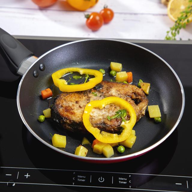 مقلاة ألمنيوم 32 سم غير لاصقة أحمر رويال فورد Royalford Non Stick Fry pan - SW1hZ2U6MzY1OTEz