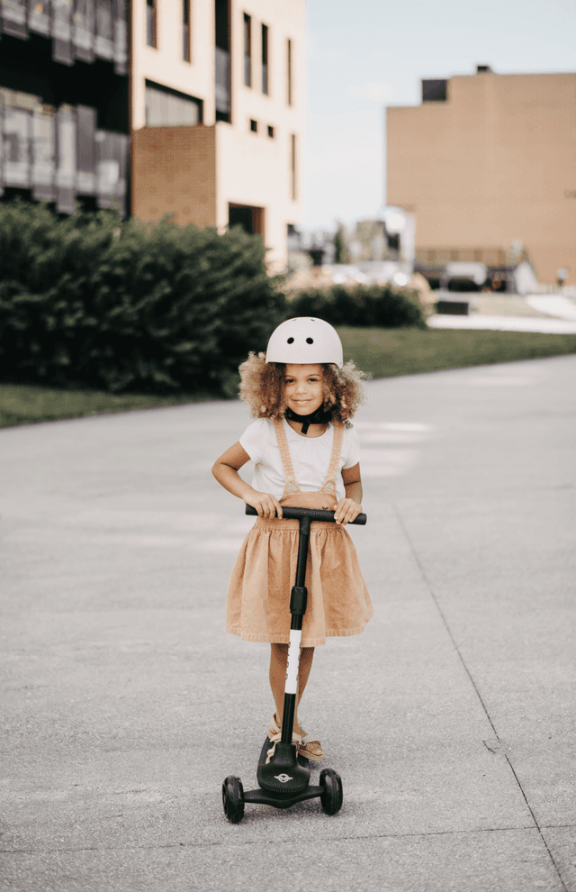 سكوتر ثلاثي العجلات للأطفال بأضواء ليد -أسود Glow Kids Scooter -  Adjustable height, 3-wheels design, Stomp brake system - Bird