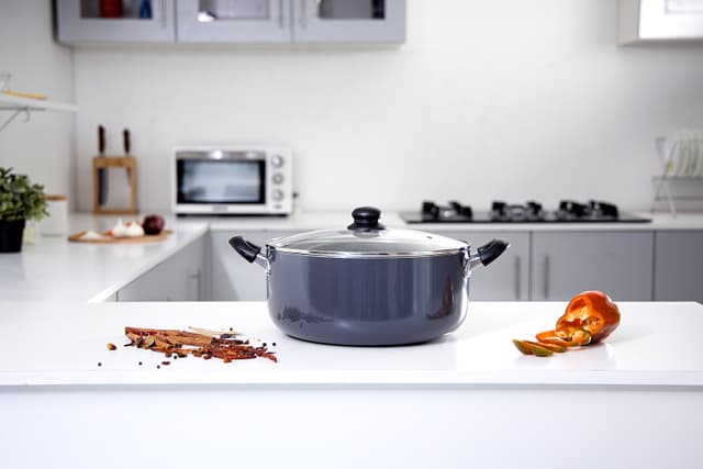 كسرولة غرانيت قياس 28 سم GRANITE COATED ALUMINIUM NON-STICK CASSEROLE - Delcasa