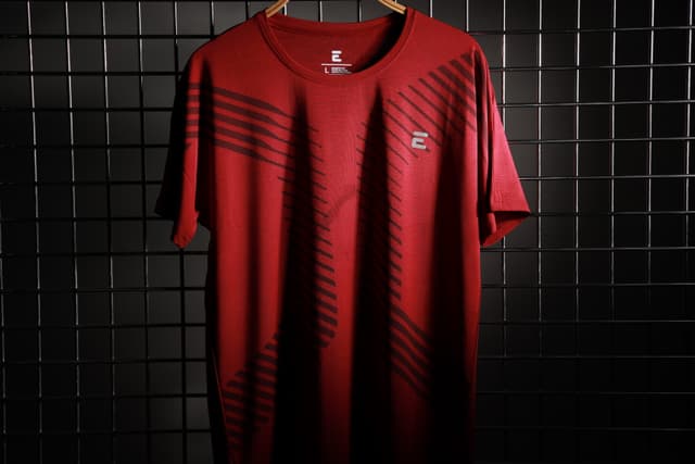 كنزة رجالي قطن نصف كم أحمر  Men's Body Fit Gym T-Shirt - Ecka