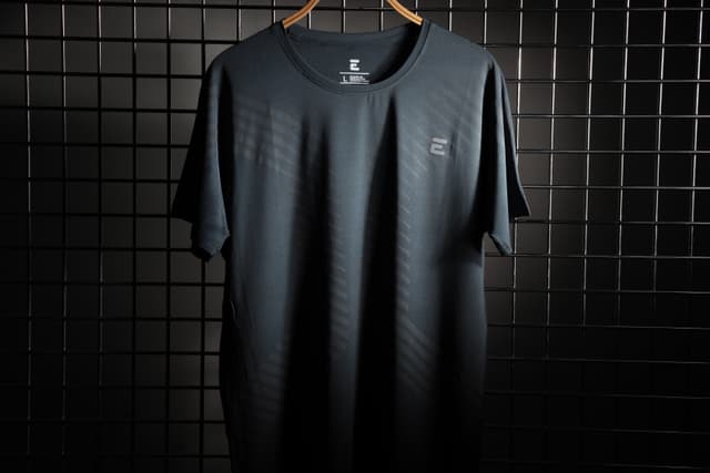 كنزة رجالي قطن نصف كم أحمر  Men's Body Fit Gym T-Shirt - Ecka