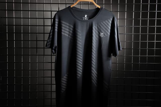 كنزة رجالي قطن نصف كم أحمر  Men's Body Fit Gym T-Shirt - Ecka