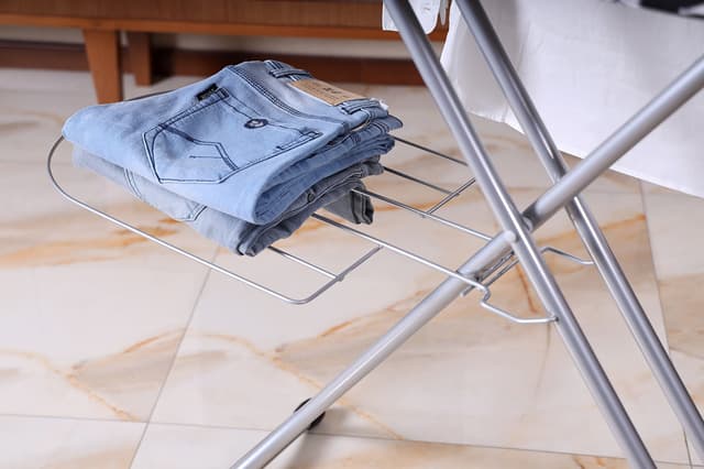 طاولة كوي ( مع مسند للمكواة ) - ابيض Royalford -  Ironing Board With Steam Iron Rest - 165282