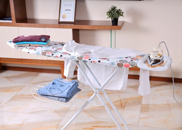 طاولة كوي مع مسند للمكواة من رويال فورد Royalford RF1965IB Ironing Board with Steam Iron Rest