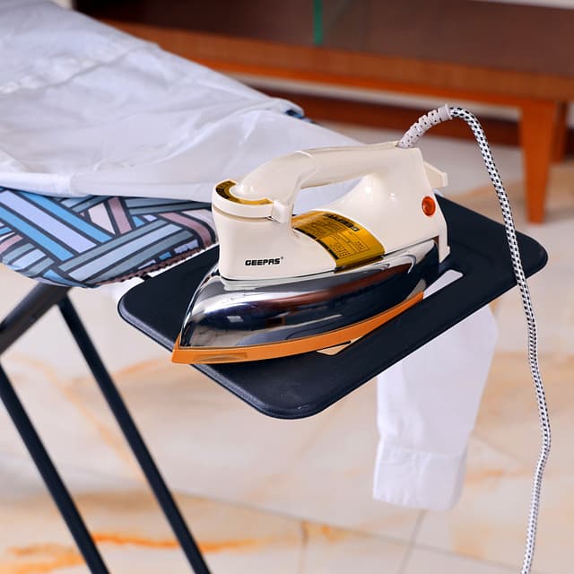 لوح كي ملابس 110x34 سم | Royalford Ironing Board With Steam Iron Rest