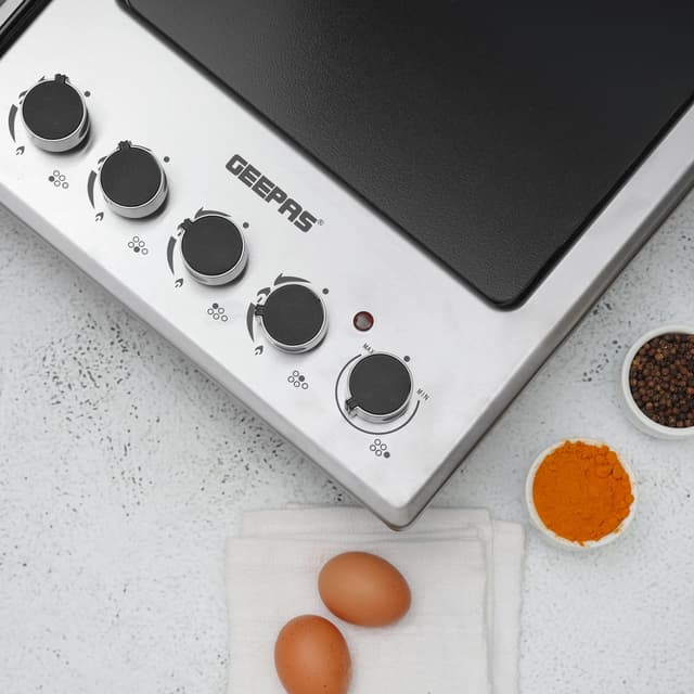 بوتاجاز غاز بلت ان مسطح 4 شمعات وسطح تسخين Geepas Stainless Steel Built-In Gas Electric Hot Plate Hob - 186142