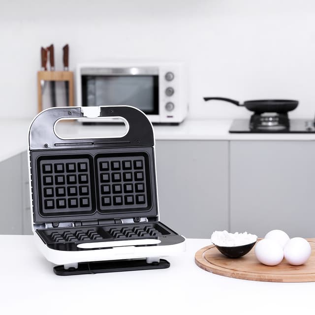 جهاز صنع الوافل باستطاعة 700 وات Geepas Electric Waffle Maker
