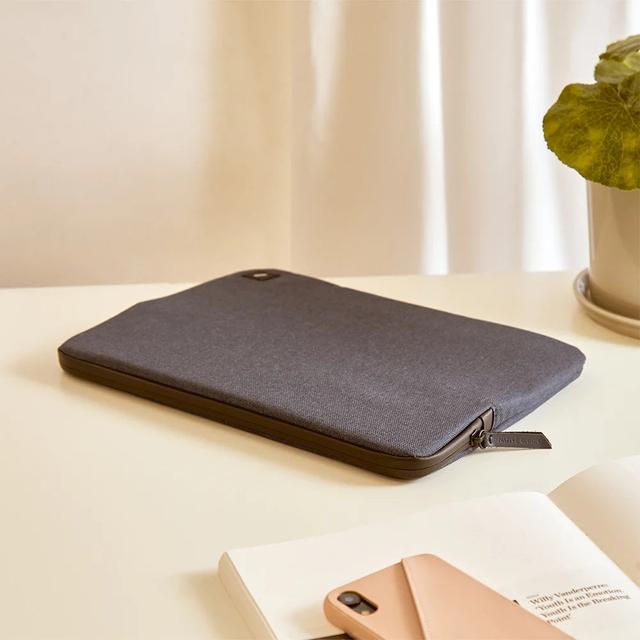 كفر قماشي لجهاز MacBook Sleeve قياس 13 بوصة لون رمادي Stow Lite MacBook Sleeve 13 inch - Native Union - SW1hZ2U6MzYyMzU2