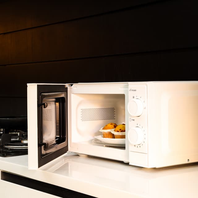 فرن ميكروويف 20 لتر Olsenmark Manual Microwave Oven