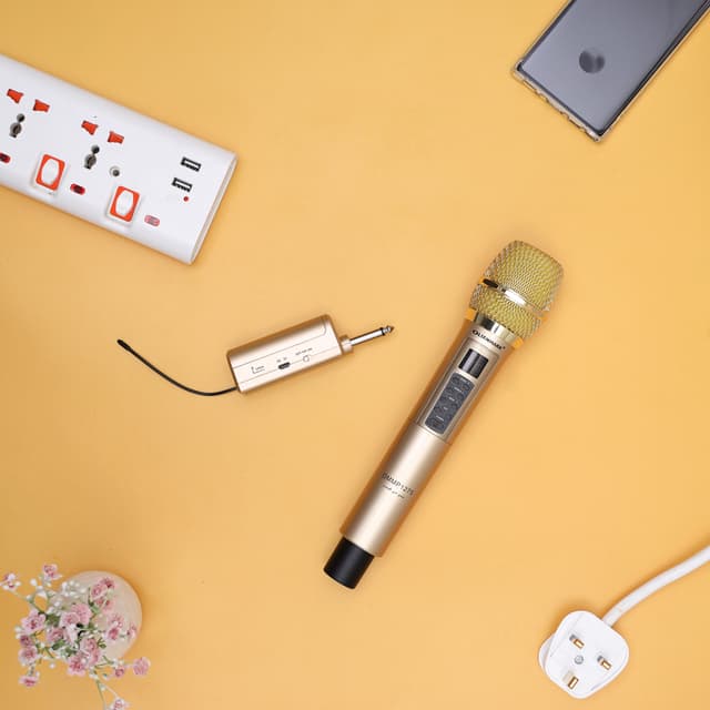 Olsenmark Professional Dynamic Wireless Microphone 50M Range 180