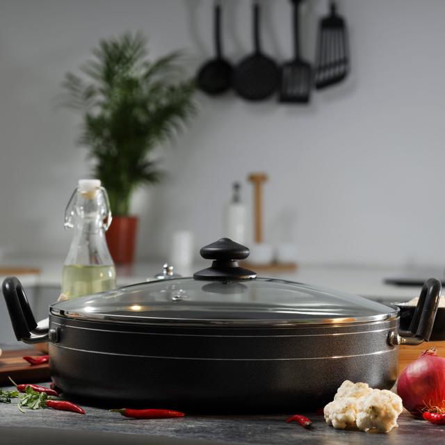 مقلاة ألمنيوم 32 سم غير لاصقة رويال فورد Royalford RF10007 Nonstick Shallow Pot - SW1hZ2U6Mzc1NDYx