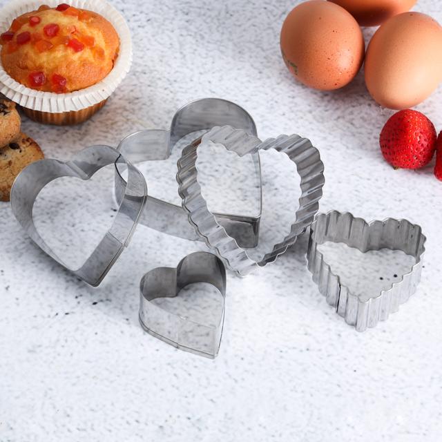 Royalford 5 Pcs Cookie Cutter Set, Stainless Steel, RF10278 - Premium-Quality, Food Grade Material, Heart Shaped Cookie Cutters with Premium Stainless Steel - SW1hZ2U6NDI3ODE2