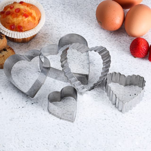 مجموعة قطاعات كوكيز شكل قلب 5 قطع فضي Royalford - 5 Pcs Cookie Cutter , Stainless Steel