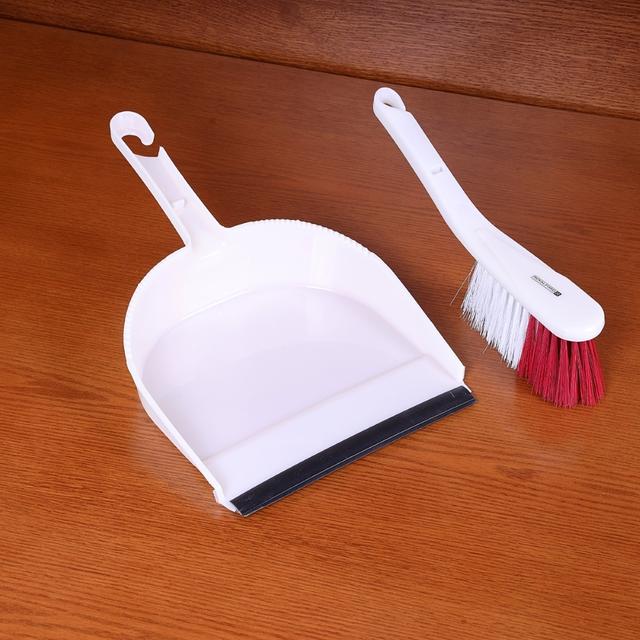 Royalford Dust Pan With Cleaning Brush - SW1hZ2U6Mzc5MTAz