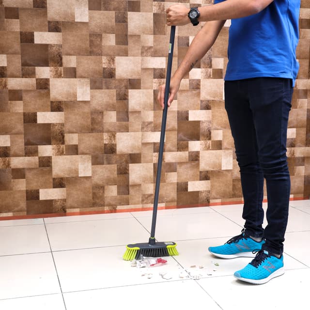 مكنسة يدوية بعصا طويلة Floor Broom/Green+Grey 1X24 -Royalford - 174768