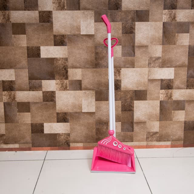 طقم مكنسة مع جاروف رويال فورد Royalford Plastic Broom with Dustpan Set - 174908