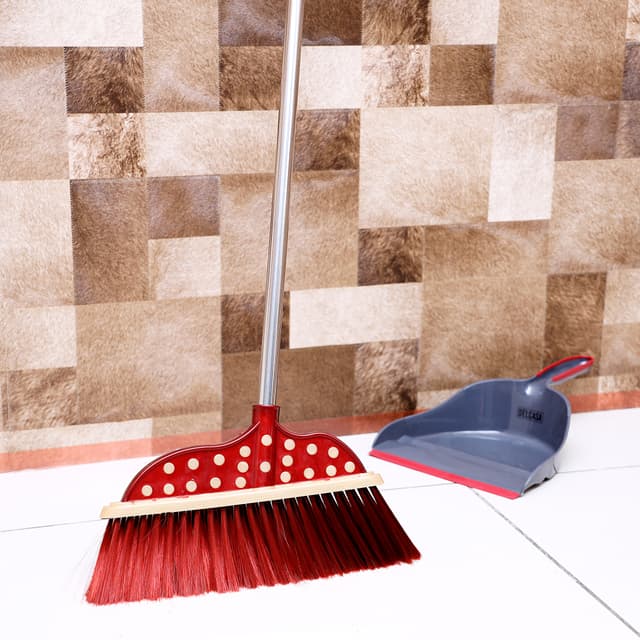 مكنسة عصا ستانلس ستيل مع مقبض قوي أحمر من رويال فورد Royalford Long Floor Broom With Strong Handle - Long Handle Broom - 174790