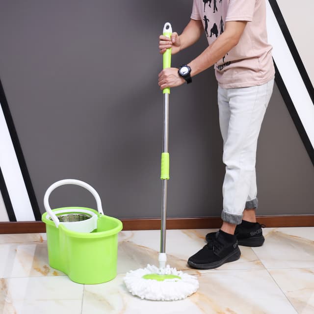 سطل ممسحة مع عصارة 360 درجو لون وردي من رويال فورد Royalford Mop And Bucket Set Portable Modern Spin 360 Degree Spinning Mop Bucket Home Cleaner - 173756