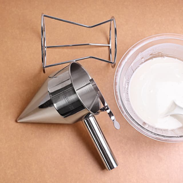 قمع الحلويات (موزع خليط الحلويات) Royalford Batter Dispenser