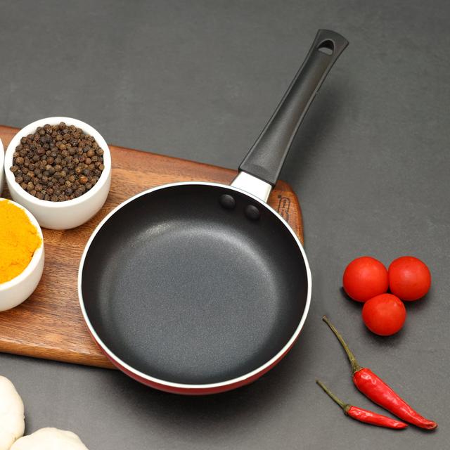 مقلاة ألمنيوم 14 سم غير لاصقة رويال فورد Royalford Mini Frying Pan - SW1hZ2U6MzczNjk1