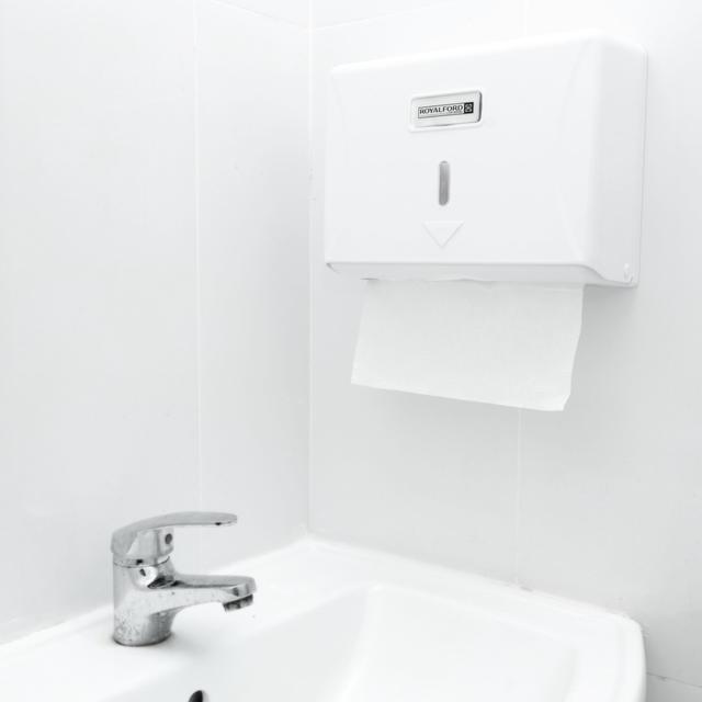 ماكينة مناديل رول من البلاستيك من رويال فورد Royalford Paper Towel Dispenser - SW1hZ2U6NDA2NTE5