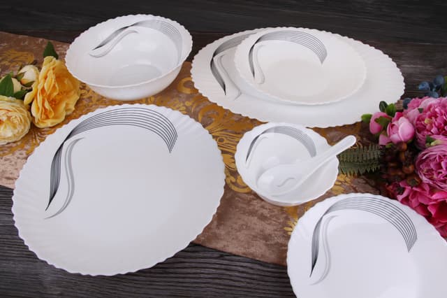 طقم عشاء أركوبال 33 قطعة Royalford 33 Pcs Opal Ware Dinner Set - 198356