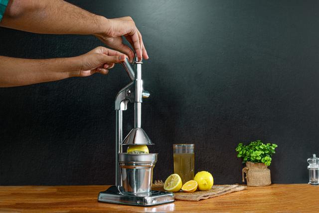 Delcasa Hand Juicer, Stainless Steel Cup With Strainer, DC2144 | Aluminum Alloy Hands | Iron Base | Heavy Duty Manual Orange Juicer And Lime Squeezer Press Stand - SW1hZ2U6NDM5NjMy