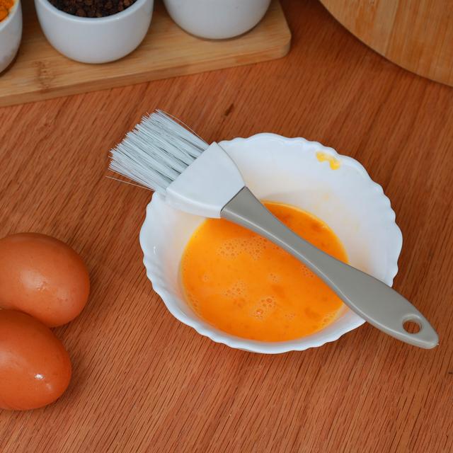 Delcasa Egg Brush With Soft And Durable Bristles, DC1984 | High Quality | Firm Grim Handle | Easy To Store & Clean | Dishwasher Safe - SW1hZ2U6NDQ0MzQz