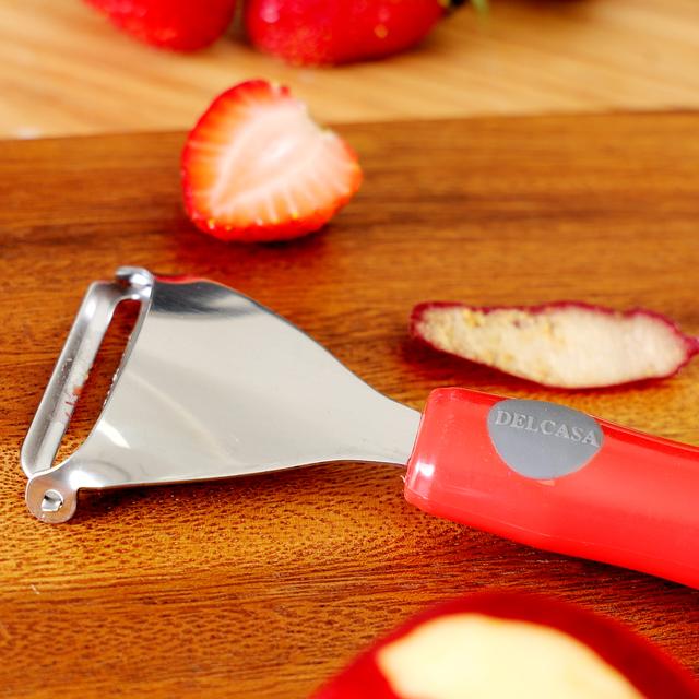 Delcasa Stainless Steel Triangle Peeler, DC2132 | Sharpe Stainless Steel Blade | Peeler With Non-Slip Handles For Apples, Carrots, Cucumbers, Potato & More - SW1hZ2U6NDQ4Njk5