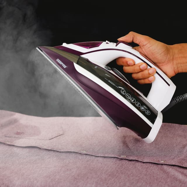 مكواة بخارية باستطاعة 3000 وات Geepas Ceramic Steam Iron - 194765