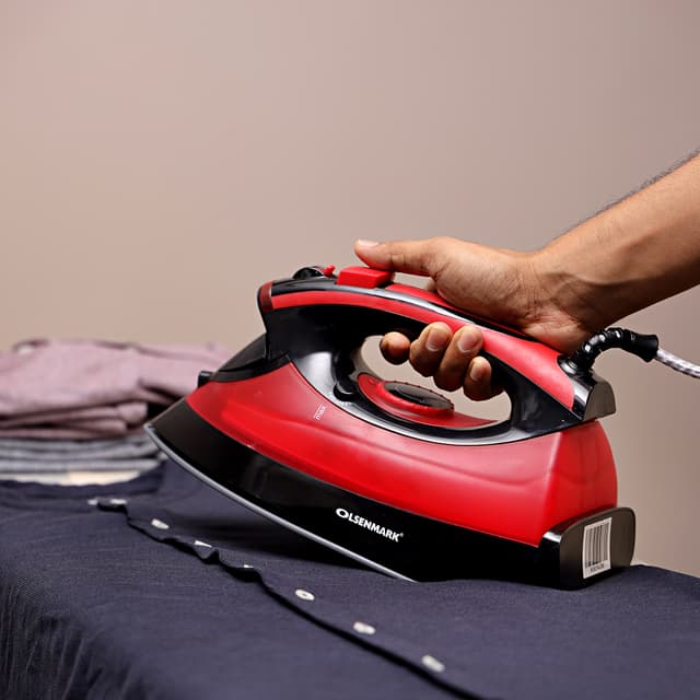 Olsenmark Ceramic Wet And Dry Steam Iron - Ceramic Soleplate - Steam/Dry/Spray/Burst Function