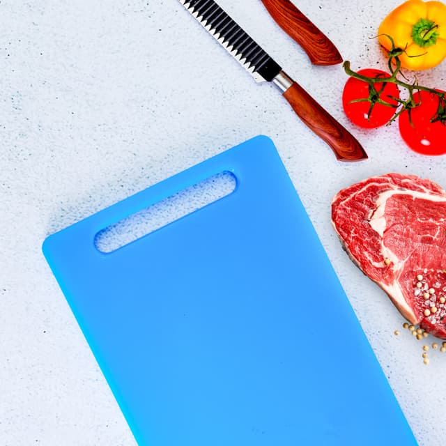 Royalford Classic Cutting Board, Polyethylene, RF10283 | Chopping Board | Non-Absorbent, Odorless & Non-Toxic | Crack/Chip Resistant | Easy Grip Handle - SW1hZ2U6NDQwODQ3