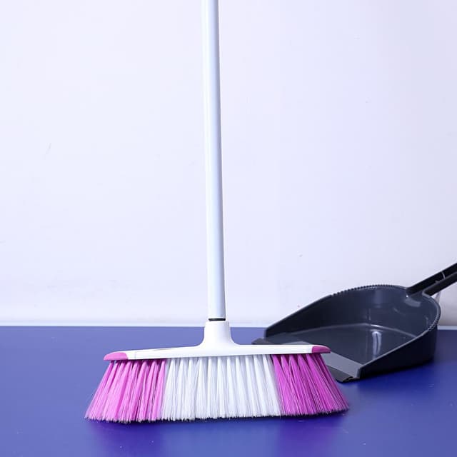 مكنسة عصا مع رأس قابل للفك أبيض وبنفسجي رويال فورد Royalford White ِِAnd Purple Broom With Handle