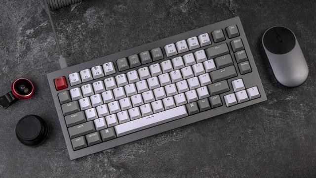 لوحة مفاتيح مع إضائة RGB أحمر Q1 QMK Gateron Phantom Mechanical Keyboard with Knob - Keychron - SW1hZ2U6NTIyMDkz