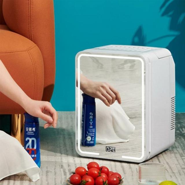 ثلاجة مكياج 12 لتر باب زجاجي مع اضاءة Digitplus Mini Mirror Refrigerator بسعة 12 لتر - SW1hZ2U6NTU4MjYz