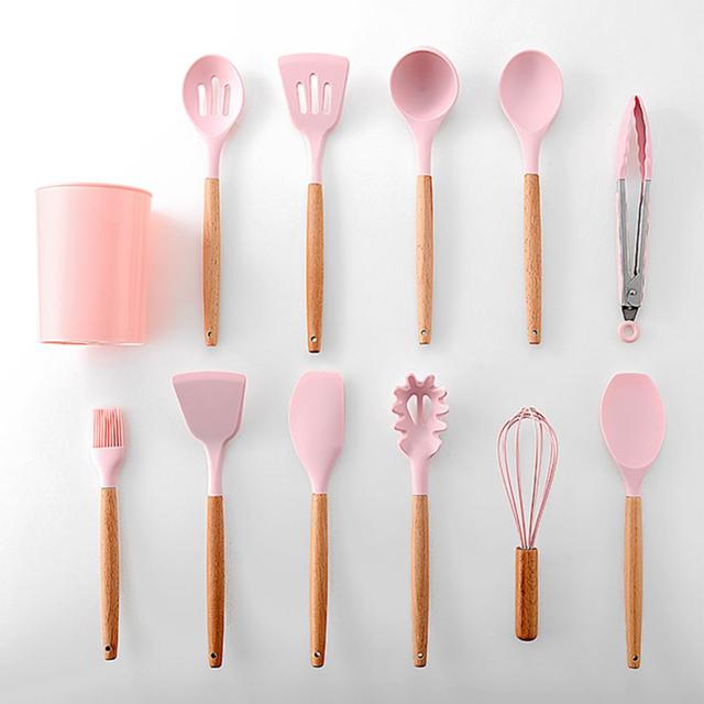 طقم أدوات مطبخ سيليكون بمقابض خشبية 11 قطعة زهري Silicone Wooden Kitchen Set 11 Pieces – Pink , O Ozone - SW1hZ2U6NjI2MjY1