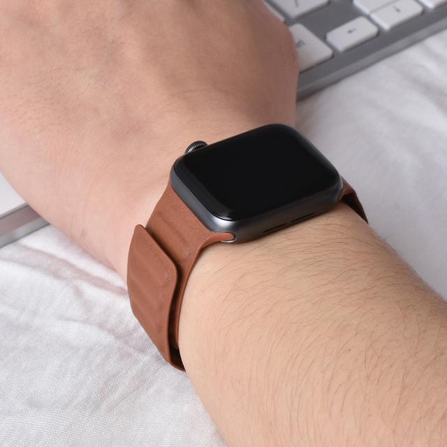 حزام ساعة أبل جلد 42/44/45 مم – أسود  O Ozone Magnetic Loop Strap for Apple Watch - SW1hZ2U6NjI4ODgx