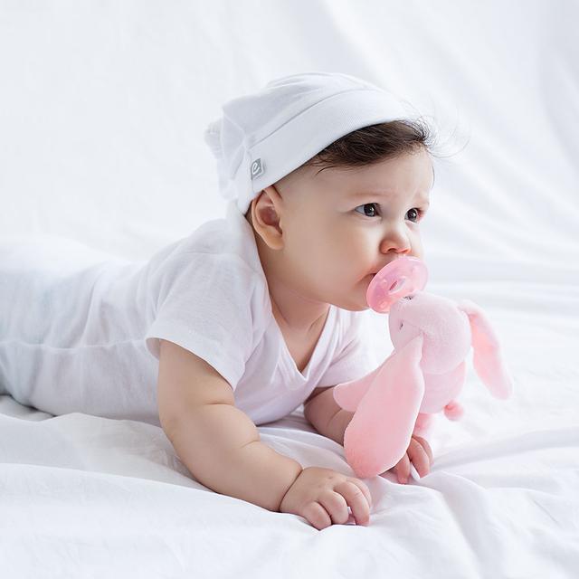 لهاية اطفال مع دمية - أرنب زهري Plush Toy With Soother  Sleep Buddy - Minikoioi - SW1hZ2U6NjUyNzk0