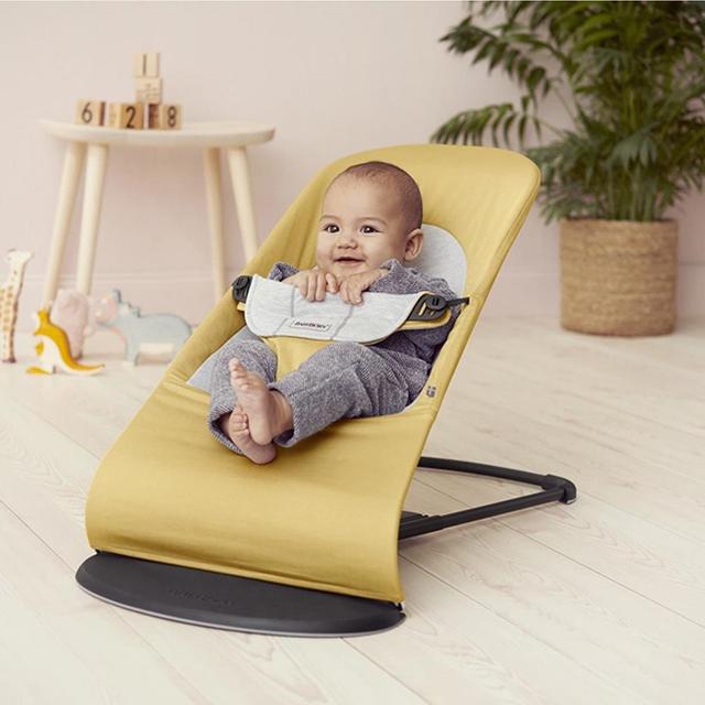 كرسي هزاز للأطفال أصفر Bouncer Balance - BabyBjorn - SW1hZ2U6NjYzNjYx