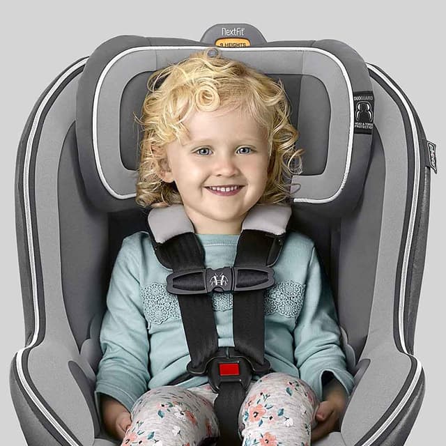 كرسي سيارة للاطفال حديثي الولادة و حتى 6 سنوات شيكو Chicco Nextfit Zip Convertible Baby Car Seat
