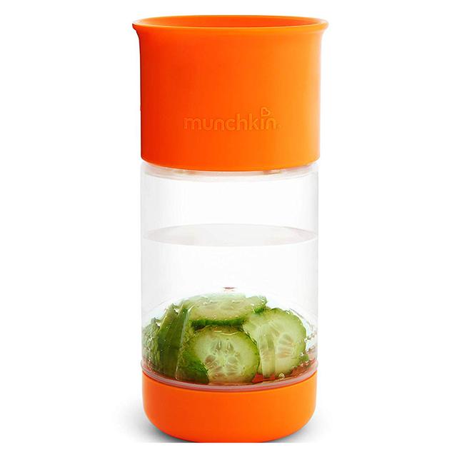 كوب شرب للأطفال الصغار مع مصفاة فاكهة برتقالي مونشكين Miracle 360 Fruit Infuser Cup 14oz - Orange - Munchkin - SW1hZ2U6NjU4OTA5