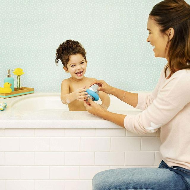 Munchkin - Sea Spinner Wind-Up Shark Bath Toy